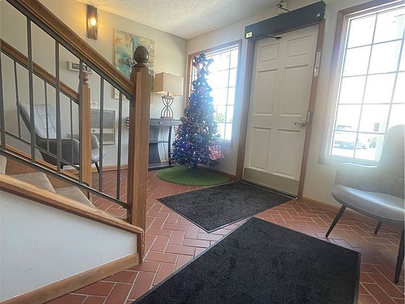 4th image of 412 Clubhouse Dr