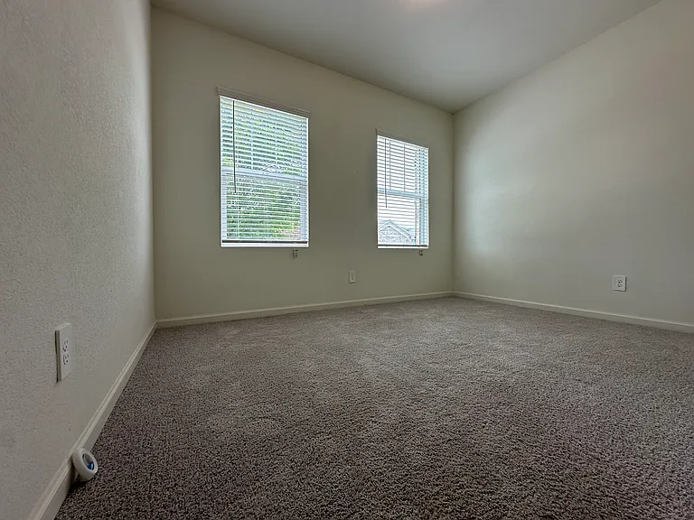 1604 Shadow Hawk Dr — Photo 12