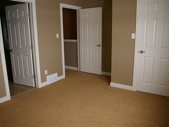5th image of 123 Sandstone Est
