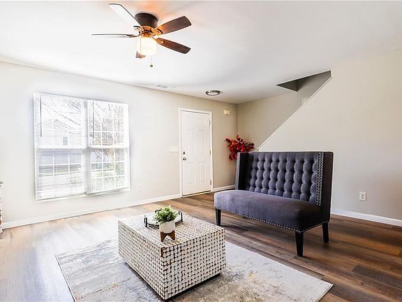 4th image of 5823 Strathmoor Manor Cir