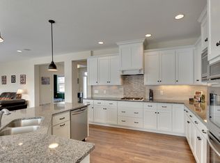 5285 Polaris Ln N, Plymouth, MN 55446