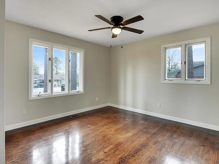 7558 Jennings Ln — Photo 20