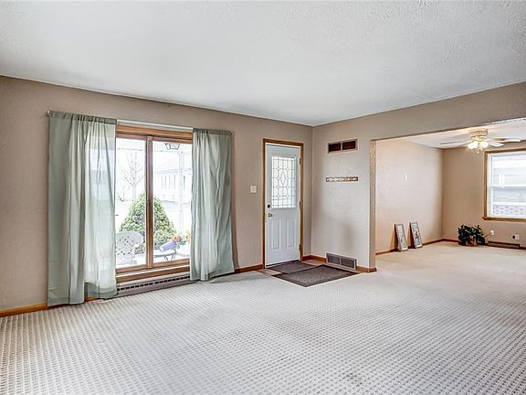 5th image of 404 Western Ave
