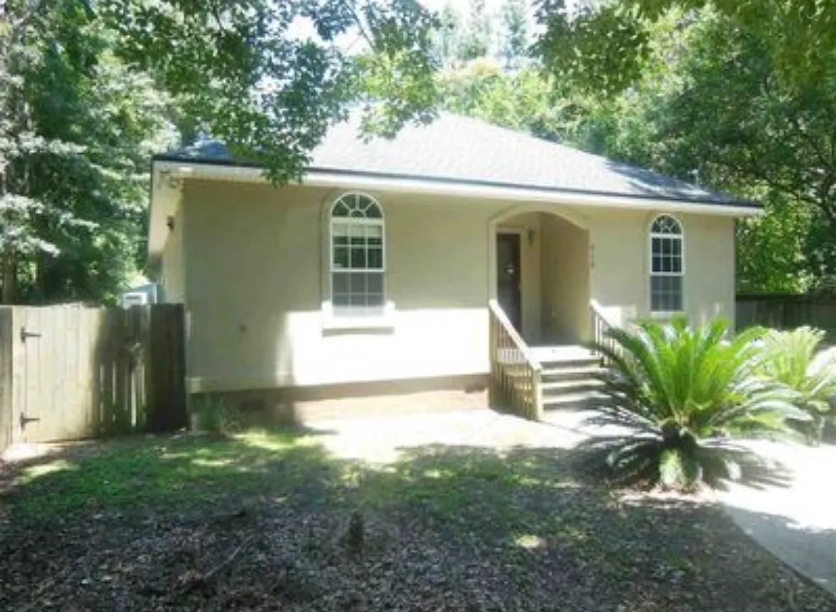 4 bed, 2224 sqft, $2,050 — Photo 2