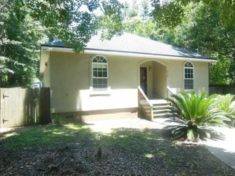 610 Putnam Dr — Photo 2