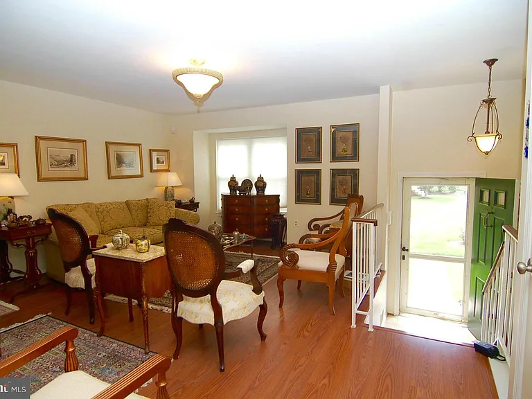 123 Lazy Hollow Dr — Photo 2