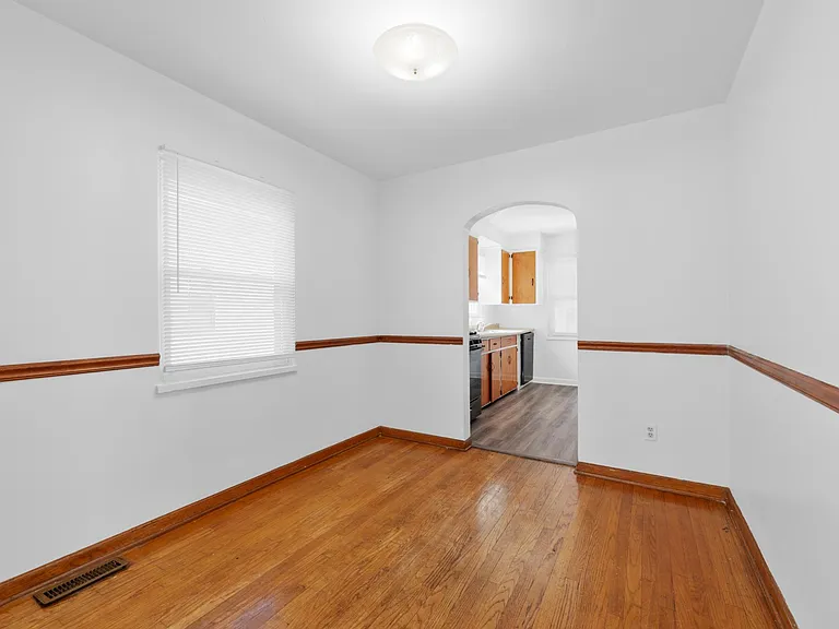 2883 Bremen St — Photo 7