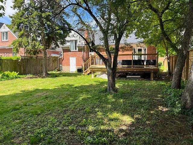 173 Poyntz Ave — Photo 3