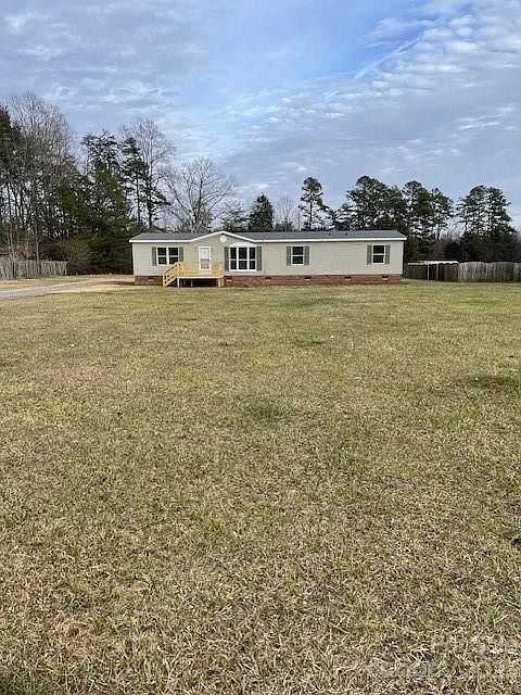 1st image of 175 Grand Oaks Dr
