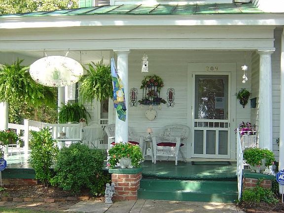 2nd image of 209 E Main St