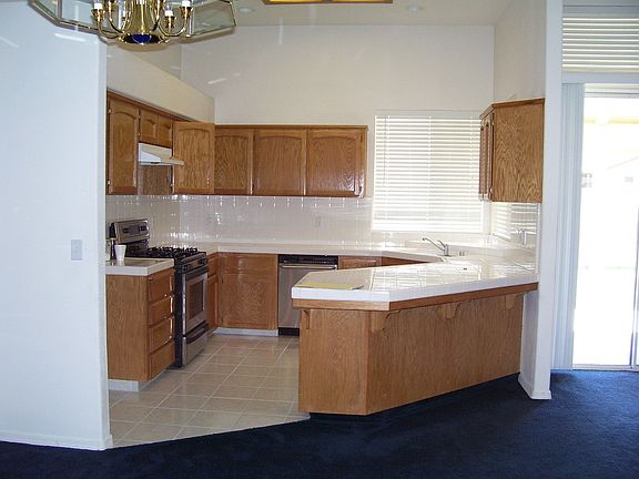 Kitchen - all apliances stay