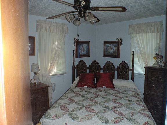 5th image of 55 Elm Dr