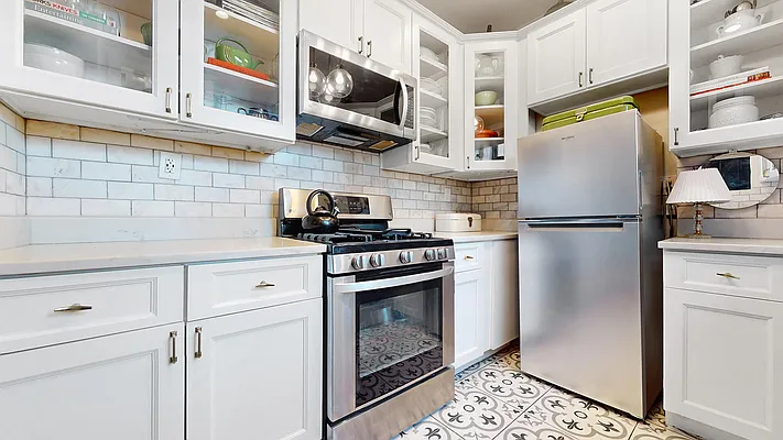 Sold by Bizzarro Agency | media 5