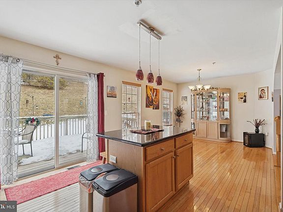 3rd image of 5 Creekside Dr