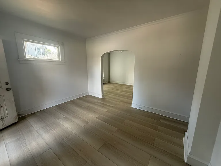 143 William St — Photo 2