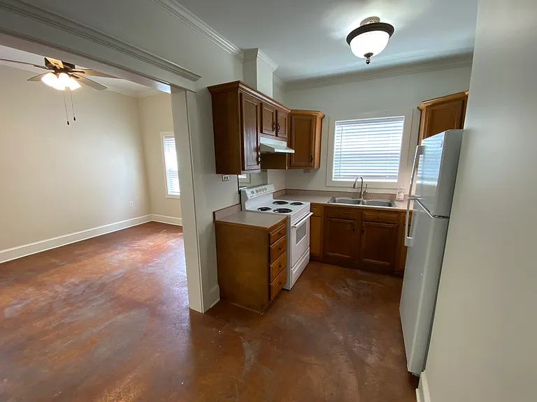 529 Saint Louis St — Photo 4