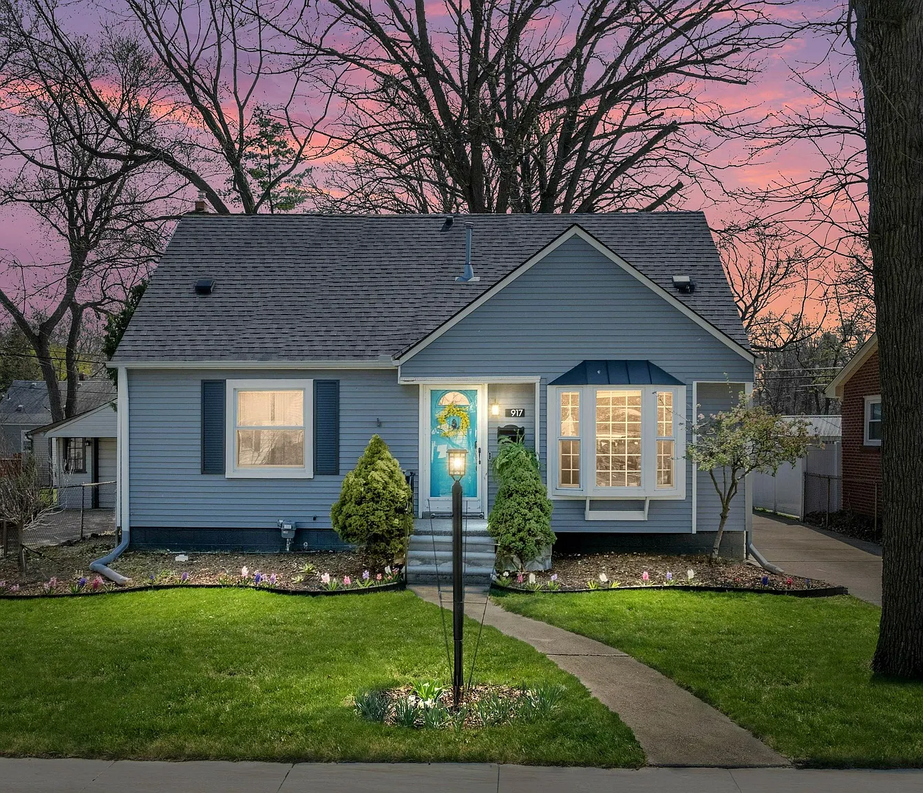917 Cloverdale Dr photo 1