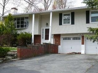 9 Plymouth Rd, Fishkill, NY 12524