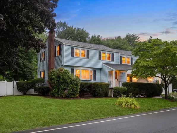10 Locust St, Burlington, MA 01803