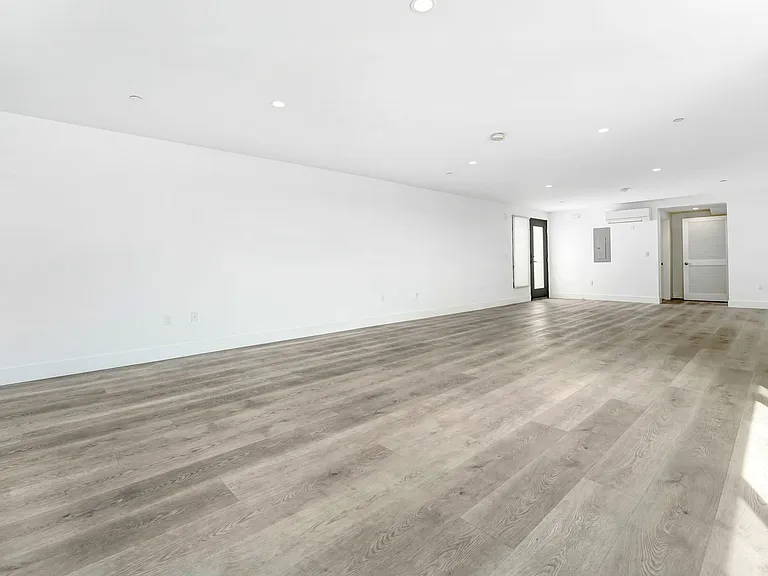 11700 Magnolia Blvd #210 — Photo 6