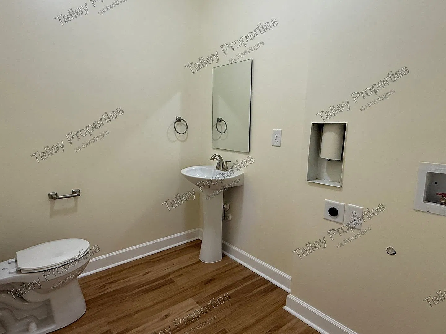 2 bed, 1.5 bath, 958 sqft, $1,349 — Photo 3