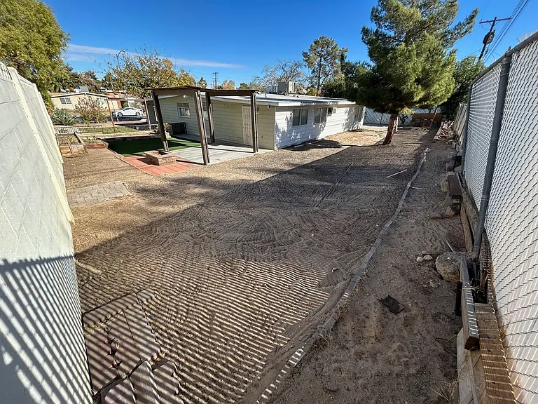 1937 Capistrano Ave — Photo 41