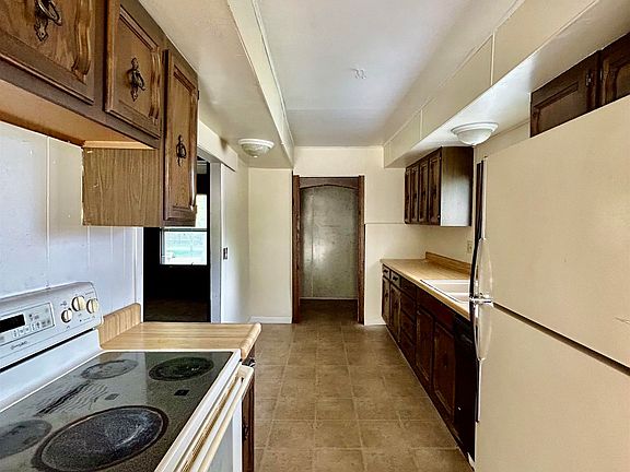 3rd image of 2108 Hill Ave