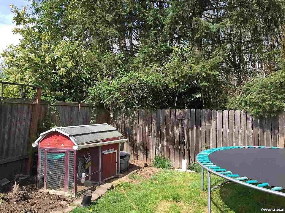 2nd image of 965 SE Bethel Pl
