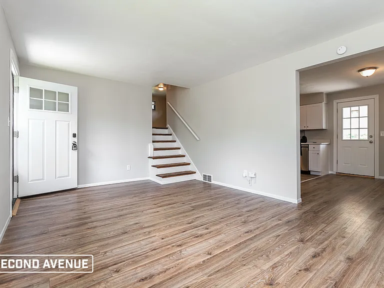 138 College Park Dr — Photo 2