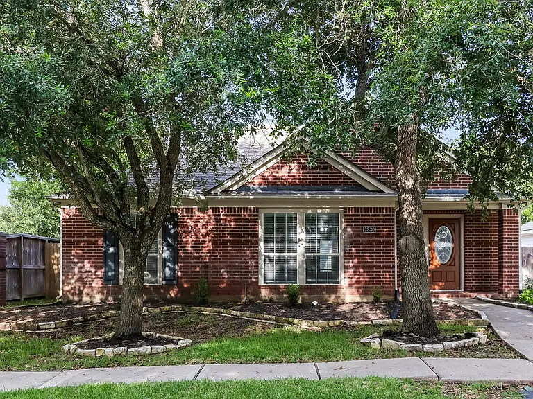 3830 Lake Ballinger Ln — Photo 1