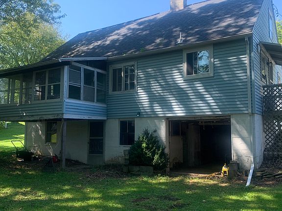 2nd image of 1107 Sidney St