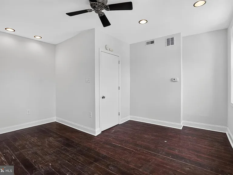 2623 Emerald St — Photo 14