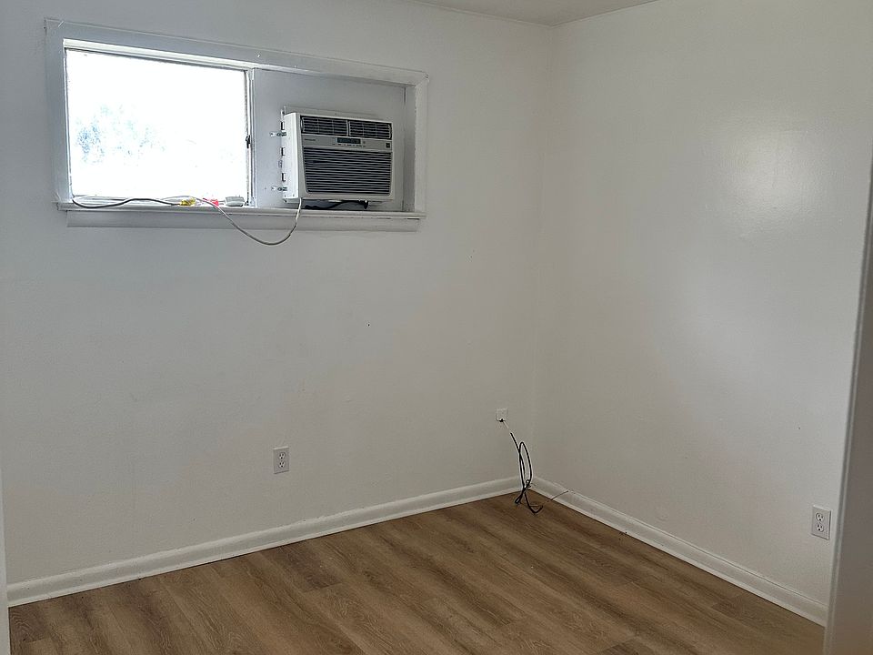Spacious 1st bedroom