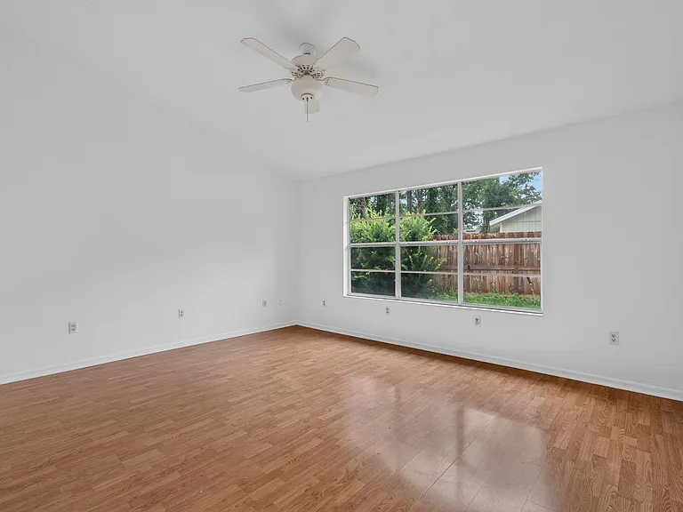 2324 NW 40th Pl — Photo 17