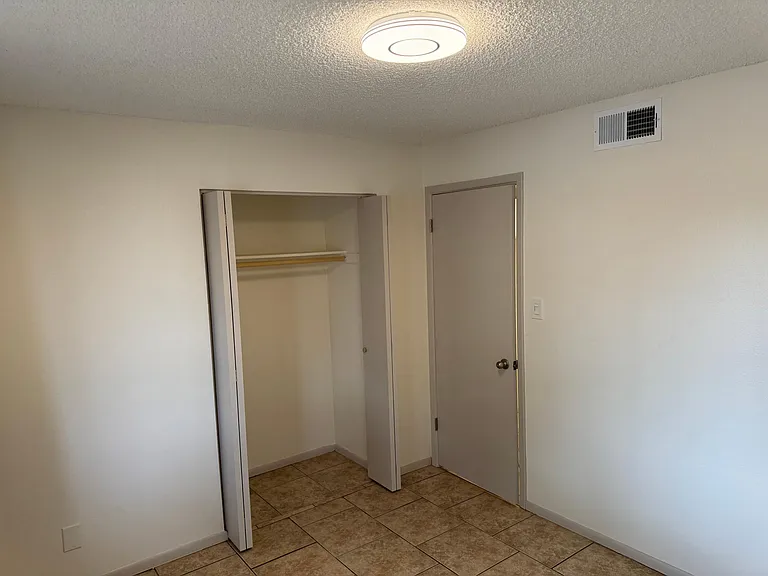 1214 W Manhatton Dr — Photo 19