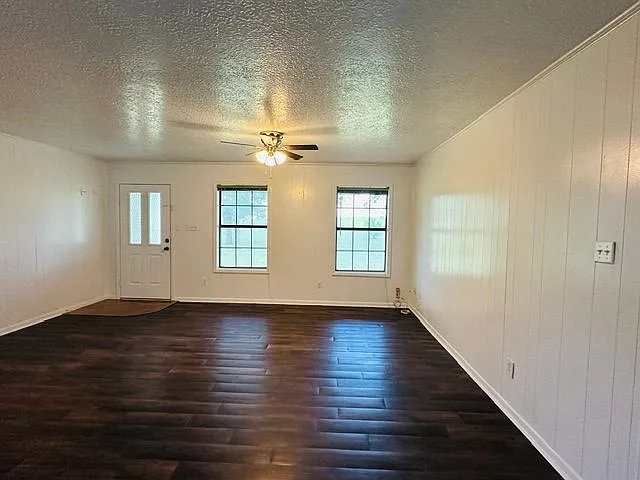 1470 FM 2712 — Photo 4