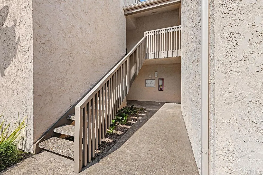 2 bed, 978 sqft, $3,695 — Photo 2
