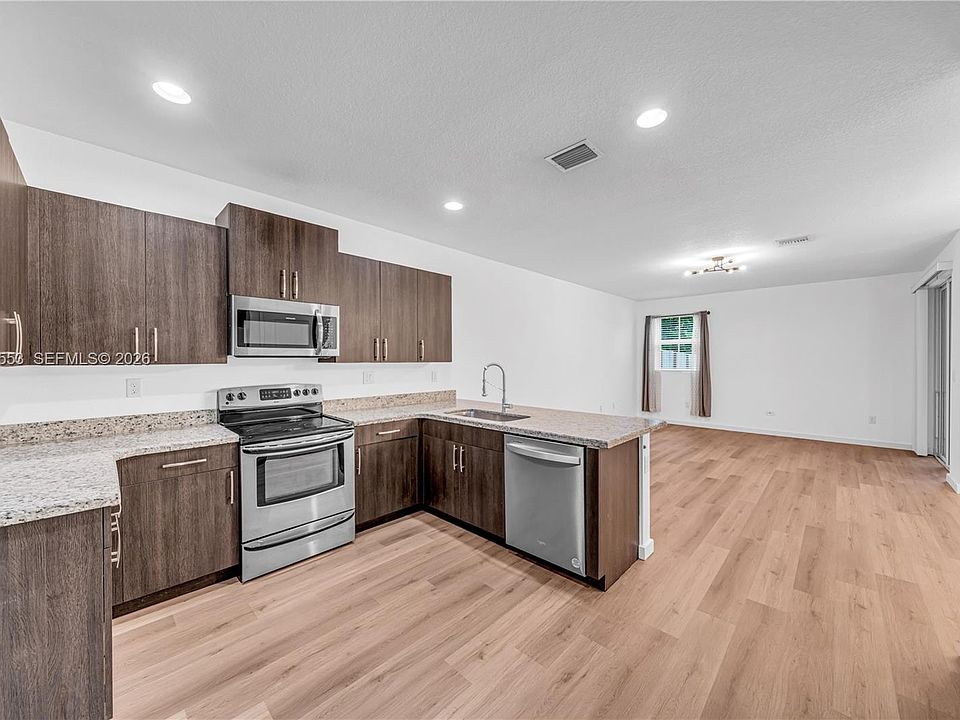 1st image of 1426 SE 24th Ter