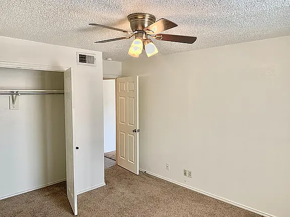 1121 N Locust St #10 — Photo 3