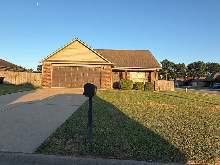 2 Dunwood Dr — Photo 1