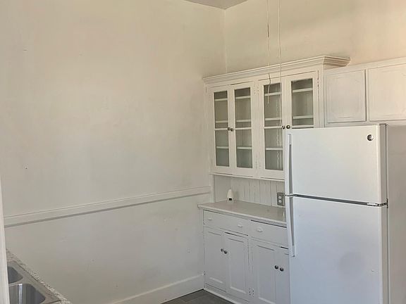 4th image of 2410 E Marshall St #1