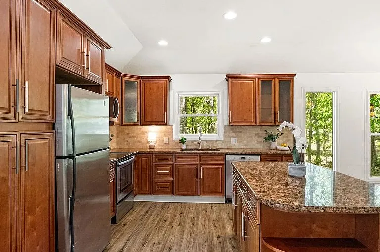 5801 Lindenwood Dr — Photo 17