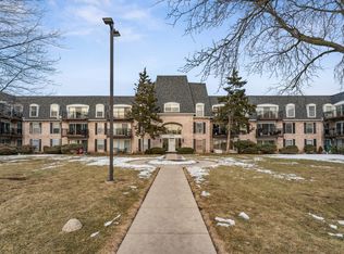 5200 Carriageway Dr APT 117, Rolling Meadows, IL 60008