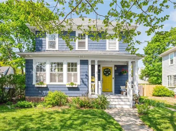152 Modena Ave, Providence, RI 02908