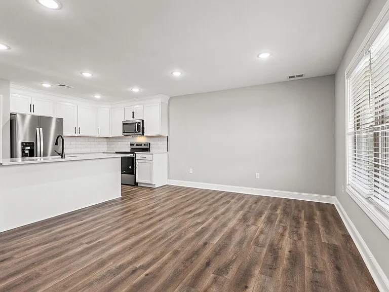 5009 Melana Way — Photo 4