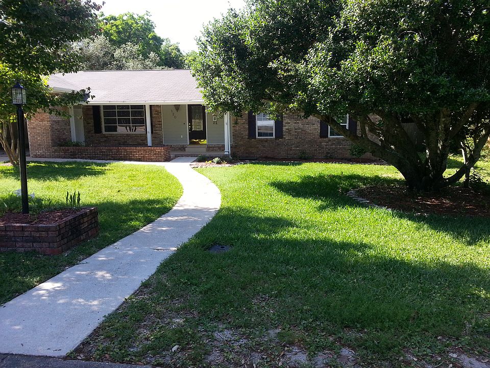 120 Firethorn Rd. 32561