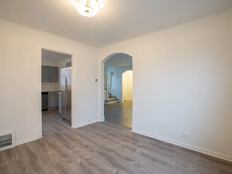 9237 S Utica Ave — Photo 11