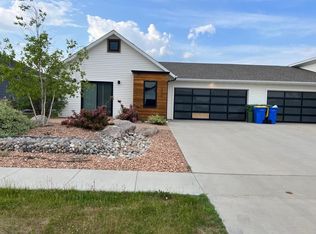 2517 Dean Ct, Brookings, SD 57006