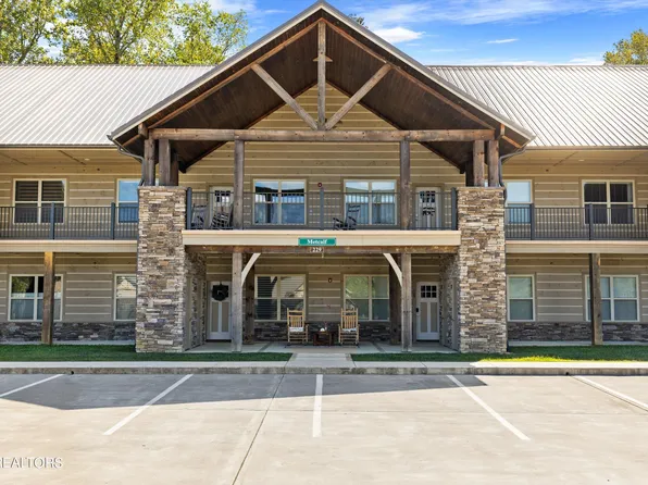 229 Bishops Cap Cir #105, Townsend, TN 37882