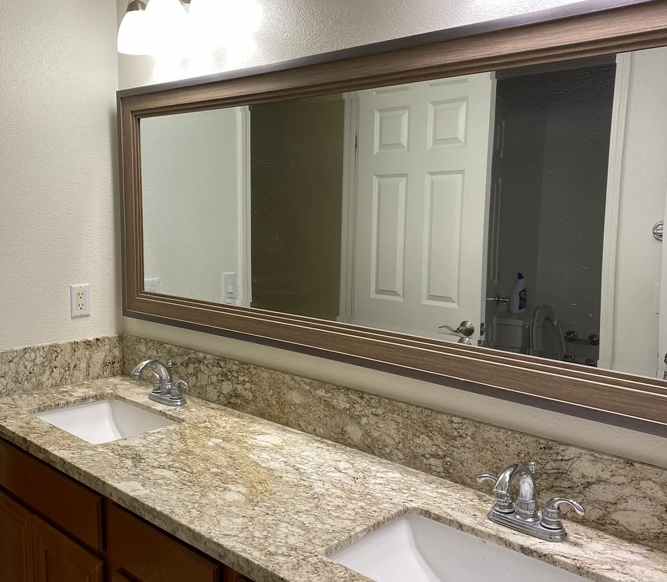 8 bed, 4388 sqft, $1,199 — Photo 4